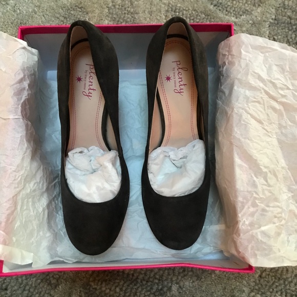 Ella, Plenty by Tracy Reese, 38M Size 8, 4” Heel, Coffee Suede, Never Worn - Picture 3 of 7